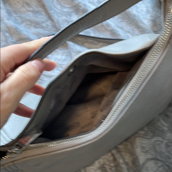 Grey Michael Kors cross body - Picture 5 of 12